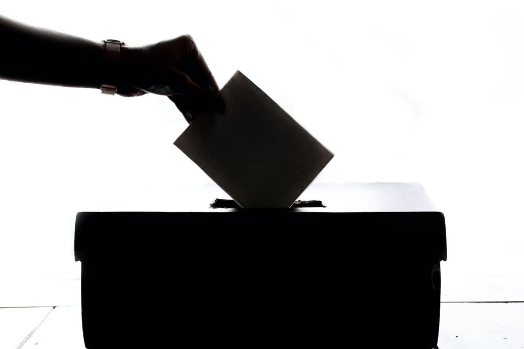 Elecciones del 29N: qué derechos tienen los trabajadores y quién debe acudir a una mesa electoral